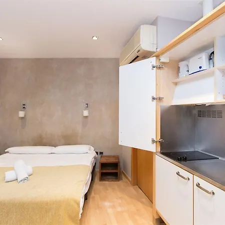 Apartment Ainb Born Tiradors
