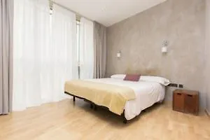 Ainb Born Tiradors Apartment