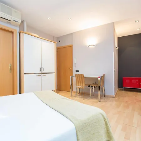 Ainb Born Tiradors Apartment