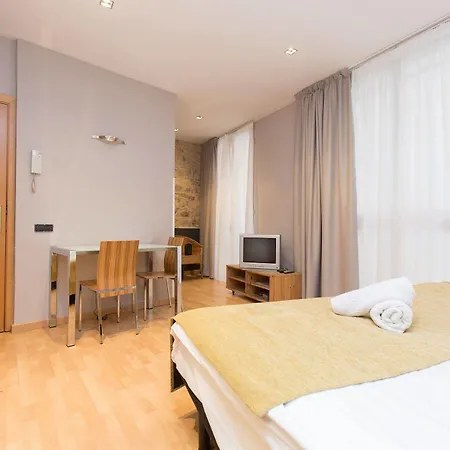 Ainb Born Tiradors Apartment *